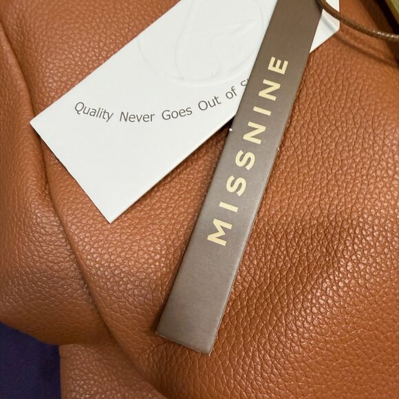 TAN HOBO BAG DOUBLES AS A TABLET BAG NWT - Picture 6 of 6